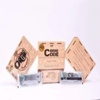 الجهة الاماميه و الخلفية مع اكياس العسل لعبوة عسل كافيار كود الملكي موضح بها بيانات المنتج